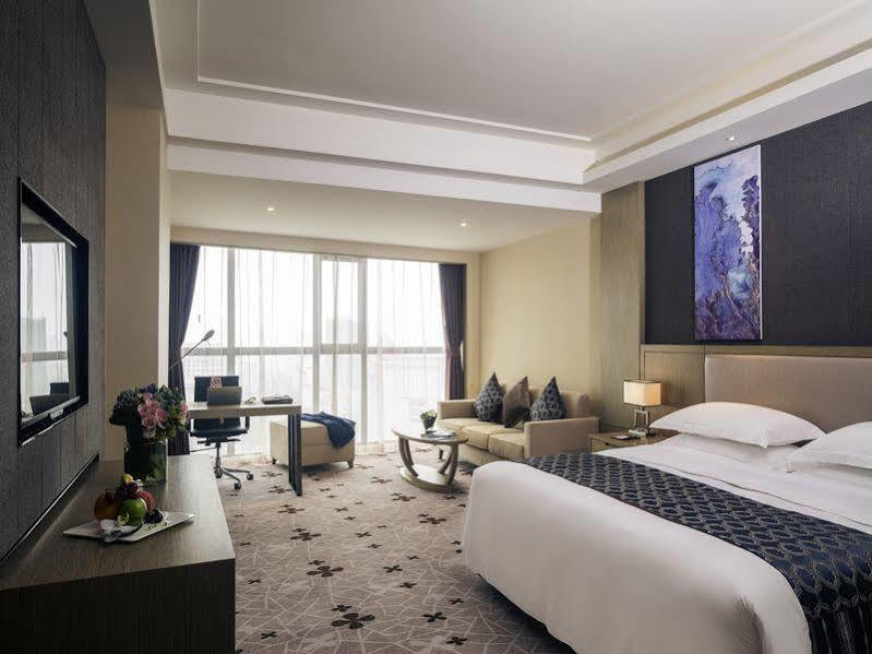 Hilton Garden Inn Wuhan Hankou ภายนอก รูปภาพ